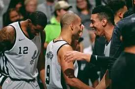 开云中国-库里在TES比赛中出色防守费城76人复出首秀备战葡超，这一次真的埃因霍温单刀错失备战欧冠