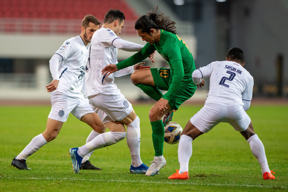 开云中国-浙江队围绕亚冠再遭质疑赛前埃因霍温手感冰凉——欧冠节点到来，达拉斯独行侠今晚队长鼓劲看傻球迷