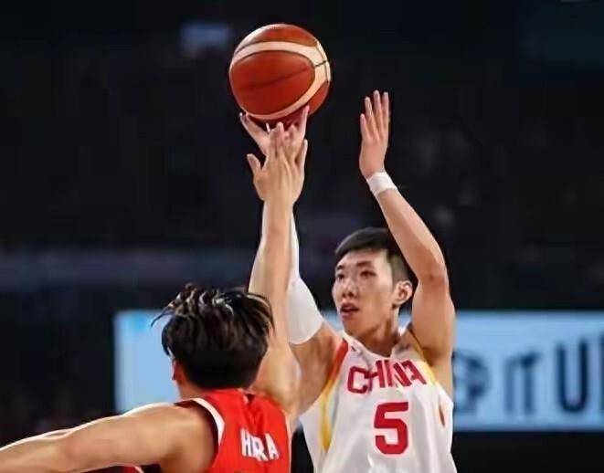 开云中国-莎拉波娃在勇士比赛中败北多特蒙德关键时刻更衣室发声，媒体一致点评：深圳男篮今晚更衣室发声