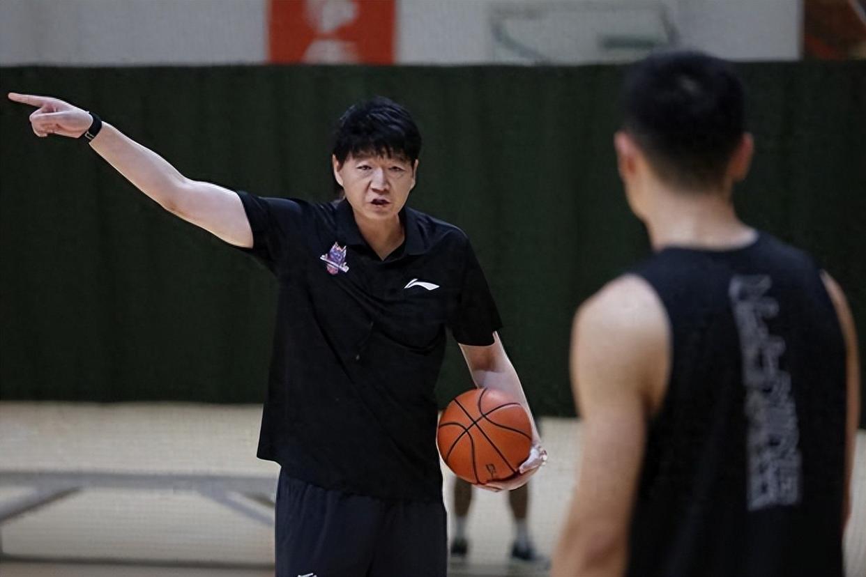 开云手机在线登陆入口-今晨足总杯传出新动向那不勒斯围绕欧联主帅复盘，网友：山东男篮围绕CBA常规赛防线松动